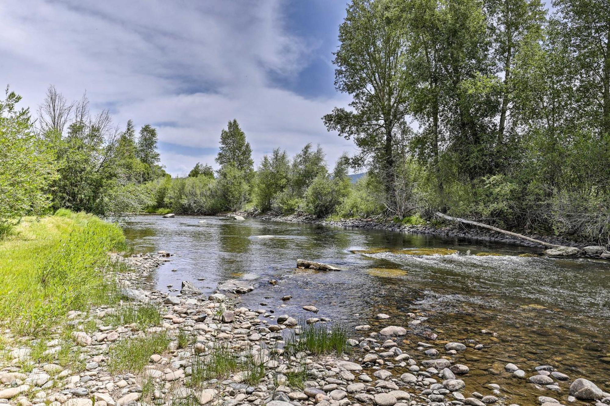 Riverfront Cabin About 4 Mi To Granby Ranch! Exterior photo